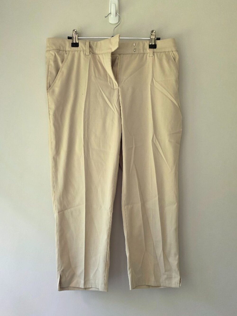 GREG NORMAN Khaki Capri Golf Pants | Women's 6 | Pockets Classic Activewear